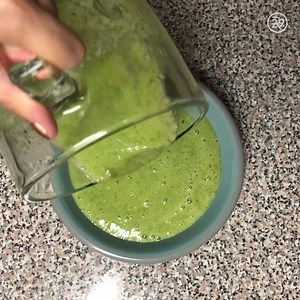 46K views · 118 reactions | This delicious green smoothie tastes JUST like a pina colada  More easy smoothie recipes: https://r29.co/2CPYVEw | Refinery29 | Facebook