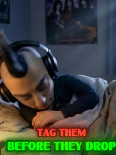 tag @ your mohawk friend if you have one. #viral #mohawk #rock #metalhead #goth