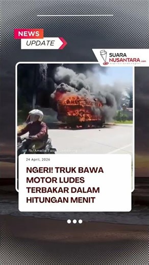 Ngeri! Truk Bawa Motor Ludes Terbakar