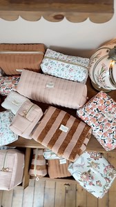 37K views · 1.5K reactions | 𥳐淋 Un après-midi cosy, une tasse de thé à la main et la machine à coudre allumée… ça vous tente ? C’est exactement l’expérience que je vous propose avec ce kit couture ✨ Vous apprendrez à réaliser votre trousse de toilette facilement, avec de jolies finitions.  Rendez-vous demain à 10h00 sur www.Mavelio.fr pour commander votre kit et le recevoir fin septembre  | Mavelio Créations | Facebook