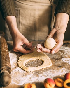 Vôňa domova je späť 😊 Pamätáš si tie dni, keď babička varila tvoje obľúbené jedlá? Teraz si ich môžeš pripraviť sám! Nová kuchárska kniha Lenivej kuchárka 3 ti prináša tradičné recepty v modernom šate, ktoré navodia pocit domova a radostných spomienok. Viac o knihe: lenivakucharka.sk/kniha-leniva-kucharka-3 | Lenivakucharka.sk