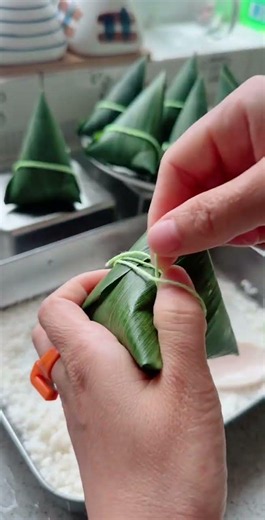 #Two leaves per rice dumpling; even beginners can easily use extra-large leaves.No rice leakage