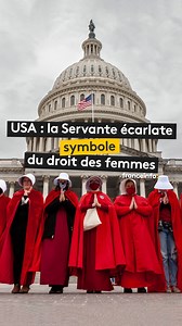 428K views · 11K reactions | ✊ Des robes rouges et des coiffes blanches… ça vous dit quelque chose ? Depuis plusieurs années, on les voit lors de manifestations un peu partout dans le monde. Cette tenue de « La Servante écarlate », le roman de l’écrivaine Margaret Atwood, est devenue le symbole de la défense des droits des femmes. #franceinfo #servanteécarlate #usa #etatsunis #manifestation #droitdesfemmes #TheHandmaidsTale | Franceinfo | Facebook