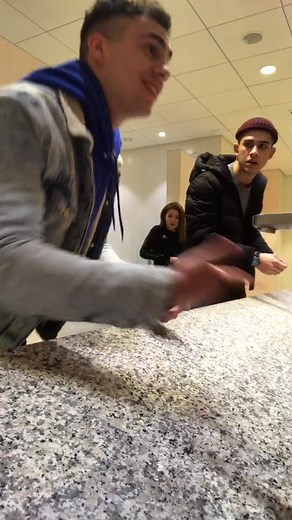 Как думаете они поверили, что это я пою??😂😂😂 смотрите, что было дальше в inst:@maximmyakov #тренд