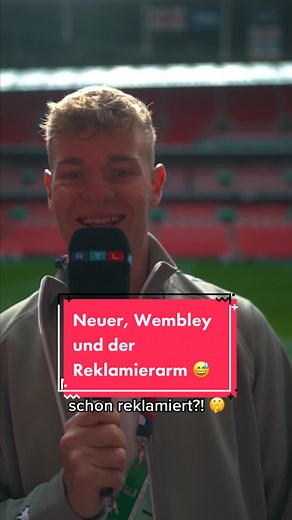 Neuer und sein Reklamierarm - better lovestory than Twilight 😬🥰 #wembley #tor #england #deutschland #fußball #viral #NationsLeague #engger #manuelneuer