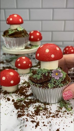 Buttercream toadstools 🍄❤️ #cupcake #cakedecorating #baking #cakeart #toadstool #cutefood #shorts