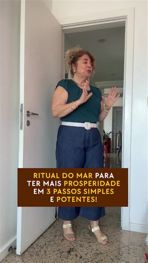 Percebe como a energia do mar não é só água, é alívio, limpeza e recomeço? 🌊✨ Quando você leva essa frequência pra dentro de casa, seja com água do mar, conchas, banho energético ou até uma pedra, você está dizendo pro universo: “aqui só entra calma, proteção e prosperidade”. E se hoje você anda se sentindo pesada, cansada ou com a casa meio sem vida… talvez esteja faltando esse movimento de lavar a alma (sem precisar morar na praia). Me conta nos comentários: você sente essa conexão com o mar 