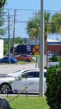 FEC EMD GP40-2 513 pulling local thirteen freight cars on the FEC Medley Lead NB Line #shorts