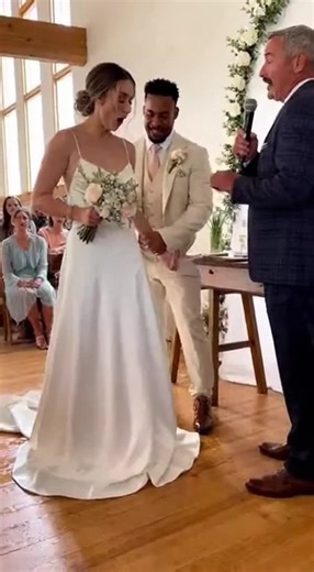 💒 Unforgettable church wedding moment! The bride’s dress turned into a mini fountain at the front 💦 She screamed and tried to keep balance, but kept slipping in the cutest way~ Pure laughter and joy! #WeddingFun #UnexpectedMoment #microdrama #weddingtok #chaos