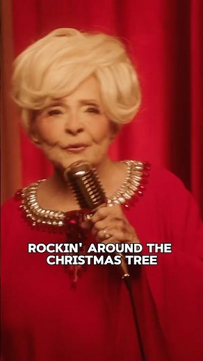 Who else is still rockin’ around the Christmas tree as we kick off the new year? #rockin #brendalee