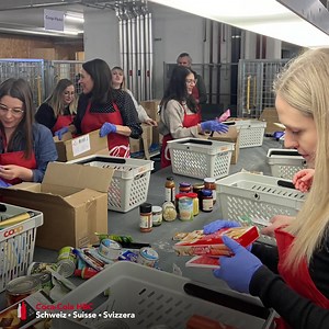 Proud to continue our tradition of supporting the Swiss Red Cross through the 2× Christmas campaign! 🎁 This year again, our team from Coca-Cola HBC Switzerland spent a day in Bern, helping open, sort, and distribute over 2,000 parcels filled with essential donations. The 2× Christmas campaign, organized by the Swiss Red Cross, Coop, Swiss Post, and SRG SSR, makes a meaningful impact by providing food and hygiene supplies to beneficiaries across the country. We’re honored to play our part in mak