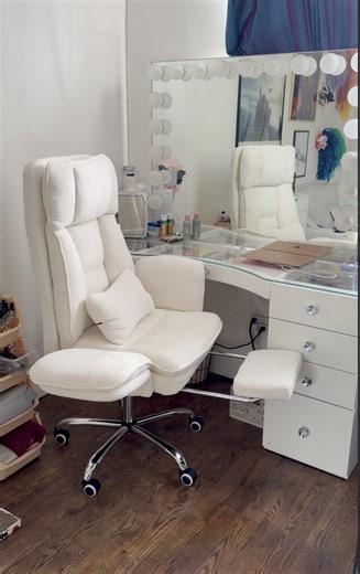 Watch Put together and overview of crossed legged pet friendly chair on Amazon Live