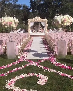 Imagine walking down the aisle to this heavenly setting leading to your one true love! Are you planning an outdoor ceremony? xoxo Designer: Flowers by Edgar | Today's Luxury Weddings