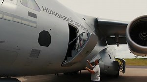 C-390 Millennium pertama untuk Angkatan Udara Hungaria telah berhasil menyelesaikan penerbangan perdananya di Gavião Peixoto di São Paulo, Brasil. Video : Embraer | Indonesia Defence Review