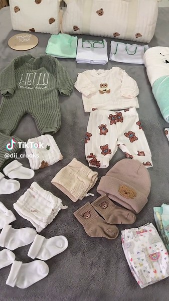 Here’s what’s in my babies’ hospital bag 🍼👜
