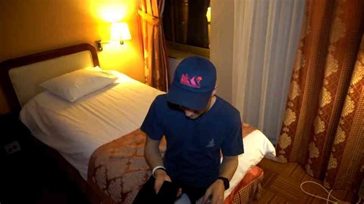 Walking streets of Iran 🇮🇷 (met local girl)