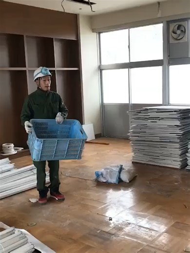 ガラス解体の衝撃体験！笑