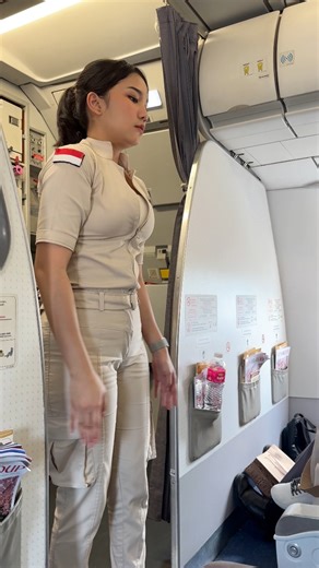 Pramugari super air jet safety demonstration #superairjet #pramugarisuperairjet #cabincrew #cabincrewlife,#cabinlife #flightattendantlife #flightattendants | Pramugari Indonesia