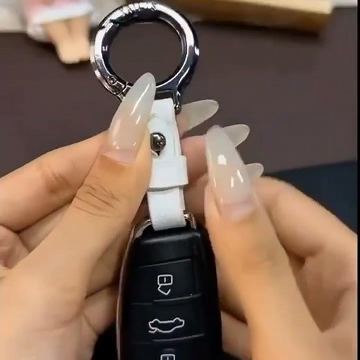 Luxury Leather Keychain for Car & House Keys 🔑 | Premium Zinc Alloy Key Ring