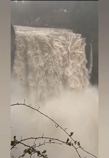 SNOQUALMIE FALLS: BEFORE/AFTER FLOOD🌊 2K to 45K cfs 🌀 SEATTLE's Atmospheric River Power, WA 🇺🇸