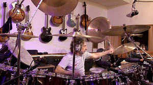 Derek Sherinian Official teamed up with Simon and some of their old friends, Steve Lukather, Joe Bonamassa and Protocol bassist Ernest Tibbs, for “Key Lime Blues” on Derek’s new Vortex album. Check out this massive record at https://bit.ly/DSvortex622! | Simon Phillips Music