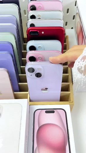 Unboxing the Apple iPhone 8 Plus Gift Box Experience