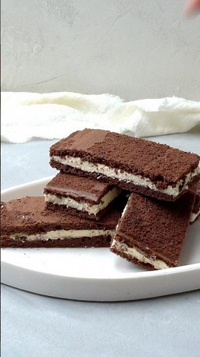 Selbstgemachte Milchschnitte 🥛🍫 #EinfachTasty #Milchschnitte #Selbstgemacht #Milchcreme#SüßerSnack