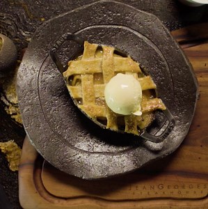 2.7K reactions · 1.2K shares | Bring the flavors of Jean Georges home for the holidays with the classic Market Apple Pie. | ARIA Resort & Casino | Facebook