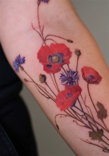 It’s been a while, but I’ll try to come back to Tik Tok🙏🏻 Oriental poppies and cornflowers❤️ #williamsburg #newyorker #nyctattoo #flowertattoo