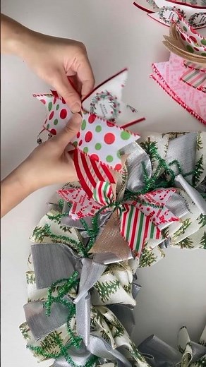 Make A Beautiful Ribbon Wreath For Christmas!