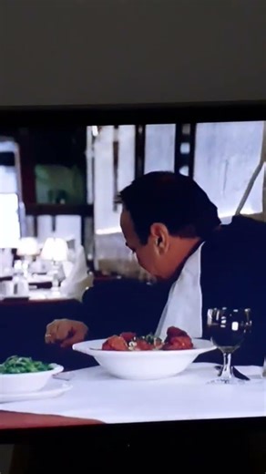 Sopranos 🍿 Tony goes American History X on Coco's head
