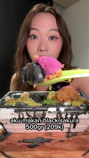 MUKBANG SOUR SALLY ❤️ aku makan yg 500gr black sakura, pake dubai chewy cookie dough, longan, mochi, dan kunafa pistachio. #MUKBANG #ASMR #FOODTOK #SOURSALLY #YOGURT