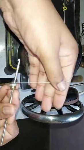 How to thread a bobbin case??🤷🤷👉Easy way to thread a bobbin case💡✨️