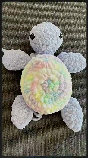 Crocheting a Tie-Dye Turtle! 🌈