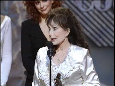 Loretta Lynn Receives Pioneer Award - ACM Awards 1995