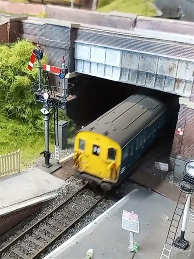 'Thumper', Class 205, departs for Bristol.