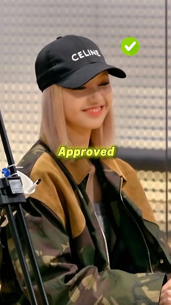 Lisa changed the entire vibe just by stopping them 😱