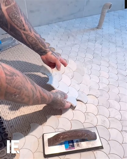 2.3M views · 2.4K reactions | See how marble mosaic tiles are fitted together using precise cuts. ️: Instagram/ r.i_tiling_specialists | Interesting Engineering | Facebook