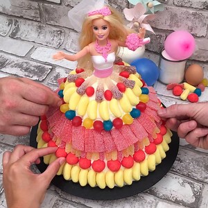 2.5M views · 8.7K reactions | Gâteau barbie bonbons ! à faire avec les enfants :) | Chefclub Kids | Facebook