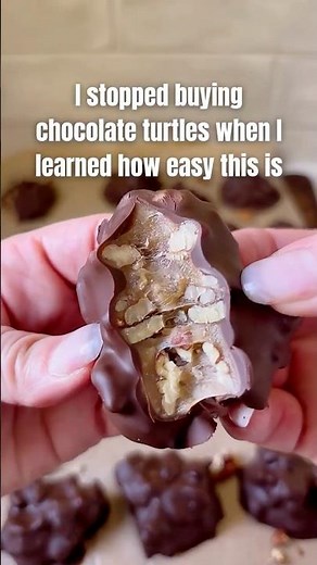 Chocolate Turtles (Makes 20!) - Valentine's Day #chocolatedessert #easyrecipe