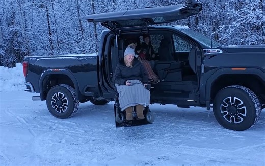 双腿不能行走也能开车？C5驾照了解一下，国外还能跑运输工作