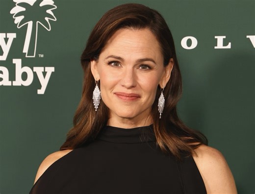 Jennifer Garner In Bikini Shows Off Her Synchronized Swimming Skills