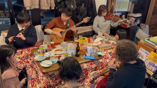 昨晩のセッションはゲストにブズーキの伊藤さんを迎えて大いに盛り上がりました。 2025年の新潟ケルト音楽サークルCraicの活動はこれで終了となります。 2026年もセッションや練習会等精力的に活動していきますので、興味のある方はぜひお越しください☘️ ※写真・動画はブルーグラス処のSNSより | 新潟ケルト音楽サークルCraic