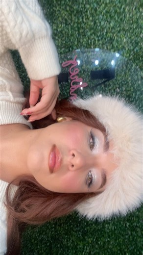 ❄️Hola chicas tenemos tutorial de maquillaje en mi canal ✨