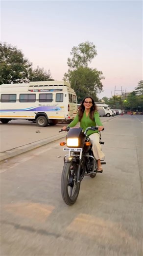 Vinni satankar🥀 on Instagram: "Dost ki bat manni chaiye 😂😂 @_vinni_168 #reel #foryou #comedy #funny"