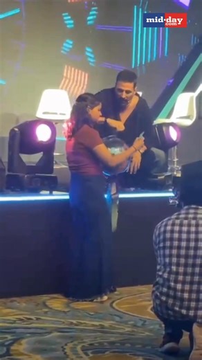 11K views · 161 reactions | A young girl’s love for Akshay Kumar shines through as she uses his banyan brand packet as a school bag and breaks down in tears, showing the emotional bond fans share. #akshaykumar #fan #bollywood #entertainment #entertainmentbuzz | MiD DAY | Facebook