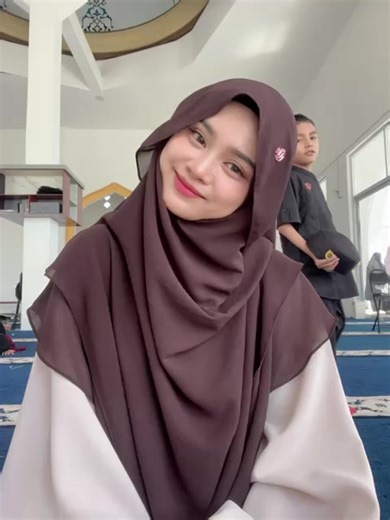 Tutorial French Khimar: Pashmina Ceruti dan Jilbab Instan