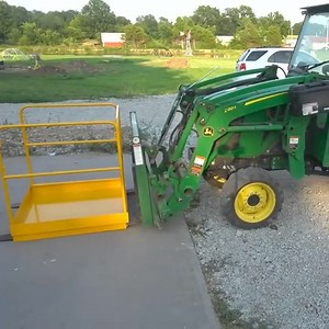 VEVOR Forklift Safety Cage, 1200 lbs Load Capacity, 36 x 36 inches Folding Forklift Work Platform with Lockable Swivel Wheels, Drain Hole & Device Chain, Holds 1 to 2 Adults, Perfect for Aerial Work | VEVOR Home Improvement