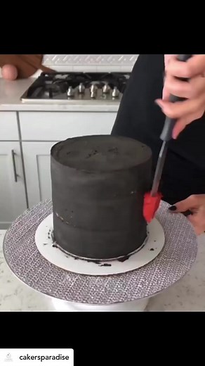 18K views · 283 reactions | TUTO layer cake effrayant pour Halloween  ! Credit @cakersparadise | Planète Gâteau | Facebook