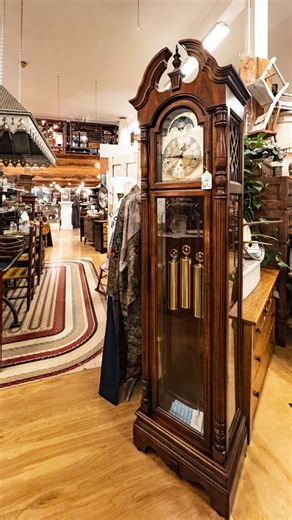 Freshly styled scenes by Becky and Jen have taken the floor, aaand it is magical, as always! | Vintage Hardware